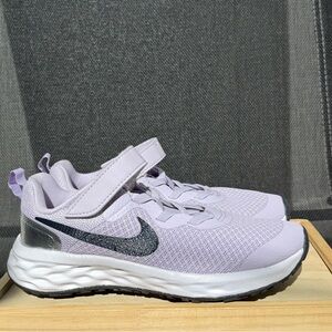 NWOT Nike Revolution 6